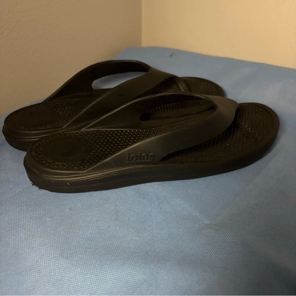 Toes Black Flip Flop Sandals